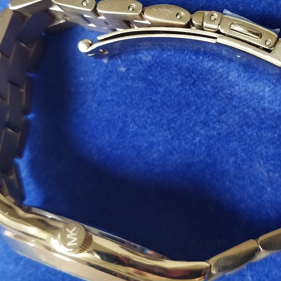 Gold Michael Kors Watch - Picture 5 of 7